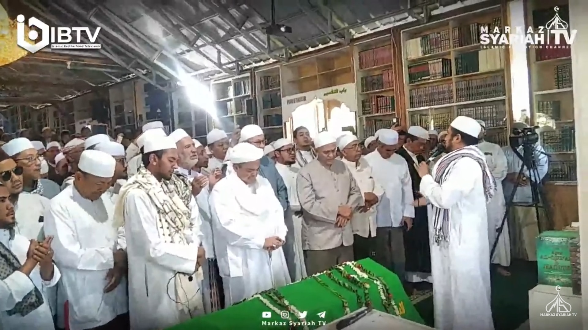 Keberanian dan Kesetiaan Sang Istri: Meniti 36 Tahun Perjuangan Bersama Habib Rizieq Shihab di Tengah Teror, Penjara, dan Fitnah