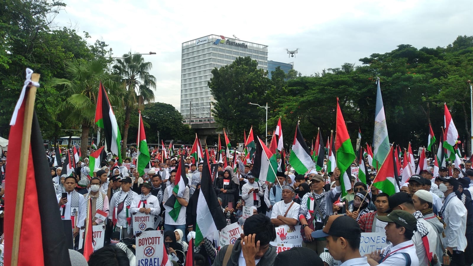Ribuan Orang Padati Kawasan Kedubes AS, Tuntut Gencatan Senjata Permanen di Gaza