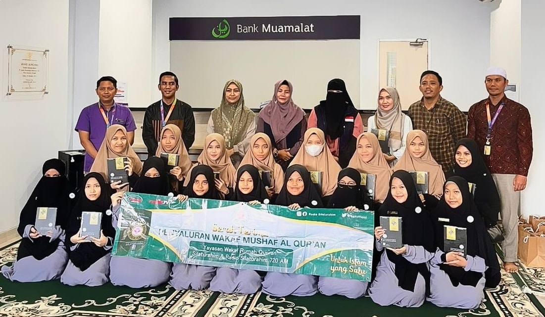 Relawan Peduli Qur’an Salurkan Al-Qur’an Gratis untuk Mahasiswa Universitas Tadulako Palu