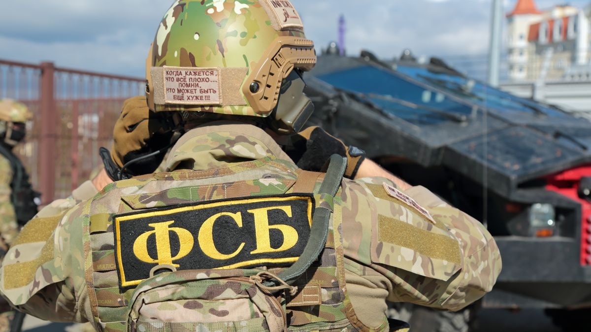 Dinas Intelijen Rusia (FSB) Klaim Temukan Senjata Asing dan Lambang Militer AS pada Penyabot yang Tewas di Perbatasan Rusia
