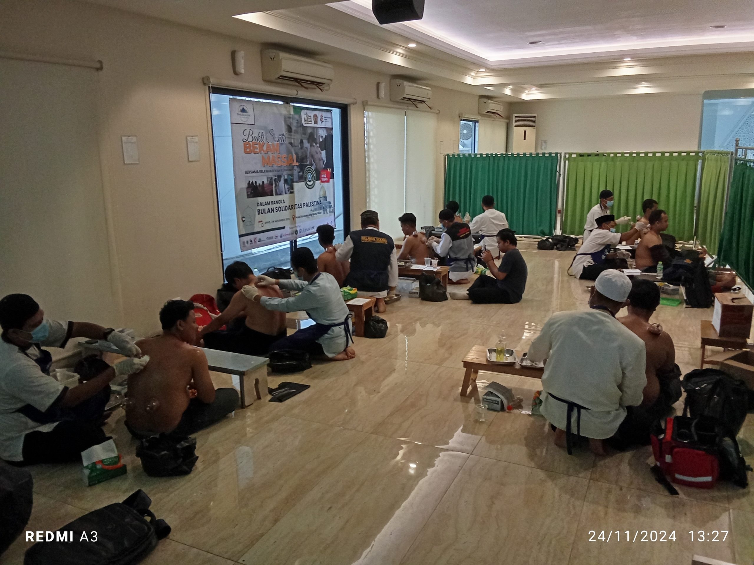Bulan Solidaritas Palestina, AWG Bersama Relawan Bekam Islami Indonesia Adakan Bekam Massal