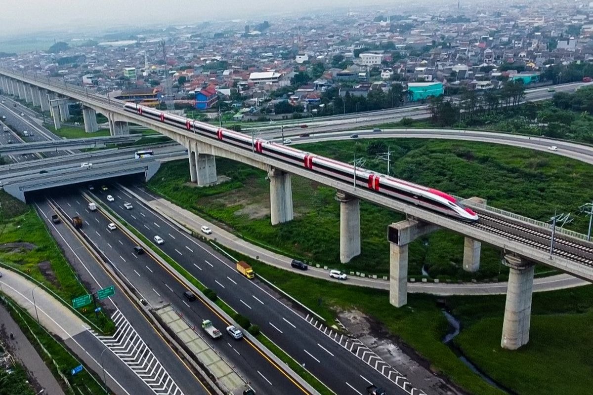 Ichsanudin Noorsy: Proyek Kereta Cepat Woosh Perlu Diaudit Hukum dan Keuangan