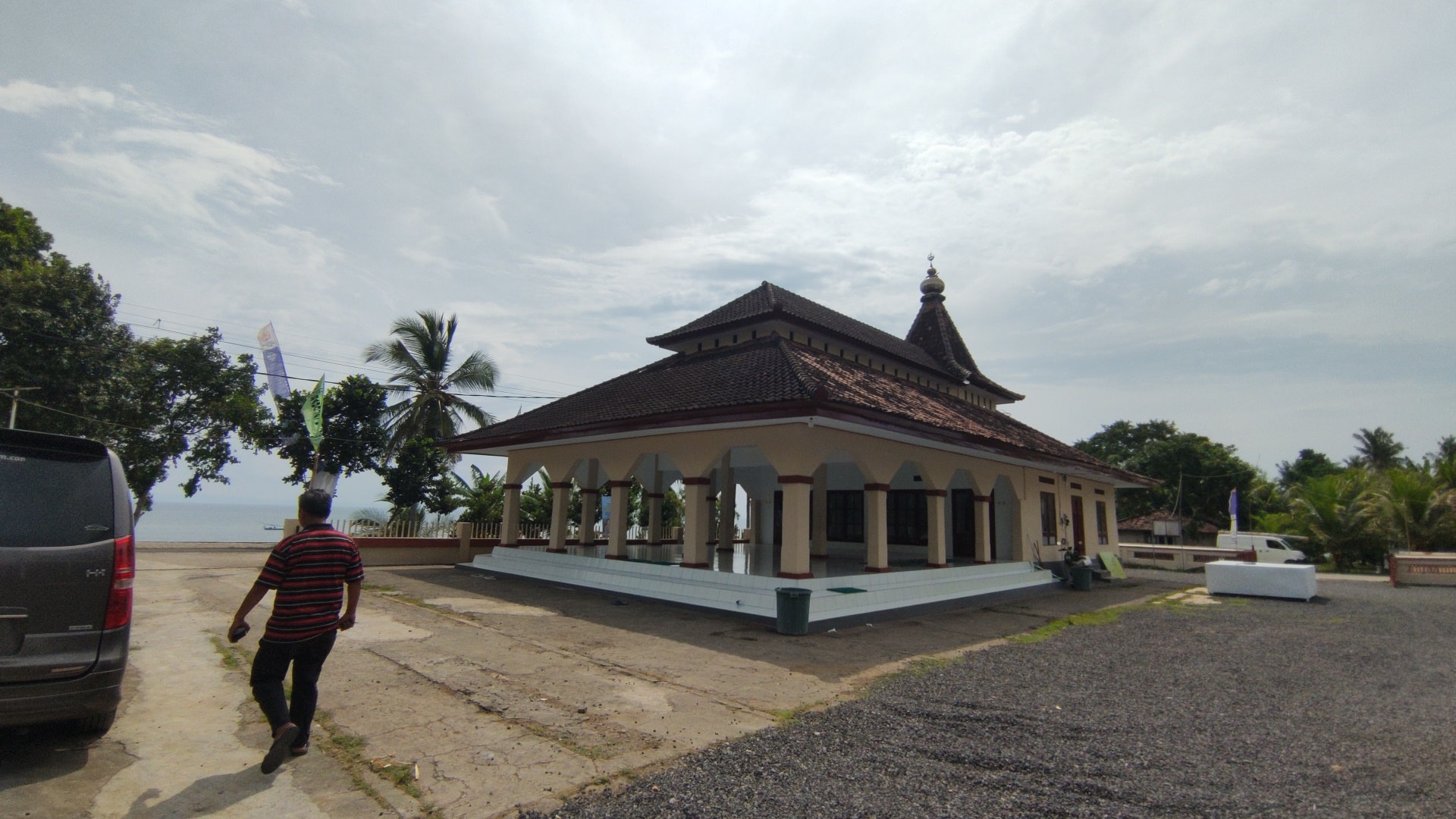 Siaran Radio Silaturahim Menggema di Jembrana, Rasil Pererat Sinergi dengan Masjid Pantai Bali