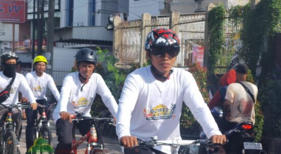 Rombongan pesepeda dari AWG biro Jambi menuju DKI Jakarta dalam rangka kegiatan Bulan Solidaritas Palestina 2022 (dok. AWG & MINAnews.net)