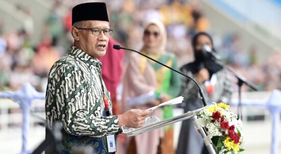 Prof. Dr. K.H Haedar Nashir, M.Si saat berpidato dalam pembukaan Muktamar Muhammadiyah ke 48 di Surakarta (foto: Media Center Muktamar)