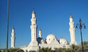 Masjid Quba di Madinah adalah masjid pertama yang dibangun oleh Rasulullah sekaligus masjid pertama di dunia. (SHUTTERSTOCK/amrdnwan)