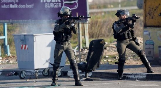 Setidaknya 9 warga Palestina tewas ditembak tentara Israel dalam penggeledahan di Tepi Barat yang disebut-sebut paling mematikan dalam beberapa tahun ini, Kamis 26 Januari 2023 (Reuters/Ammar Awad)