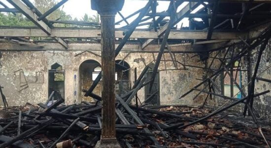 Kondisi masjid di Garut pasca dibakar pria yang diduga ODGJ (Detik.com)