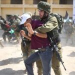 Tentara Israel menangkap warga Palestina (Anadolu Agency)