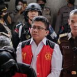 Ferdy Sambo saat hendak menjalani sidang pembacaan putusan kasus pembunuhan Brigadir Yosua (foto: Antara)