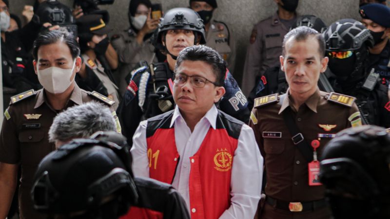 Ferdy Sambo saat hendak menjalani sidang pembacaan putusan kasus pembunuhan Brigadir Yosua (foto: Antara)