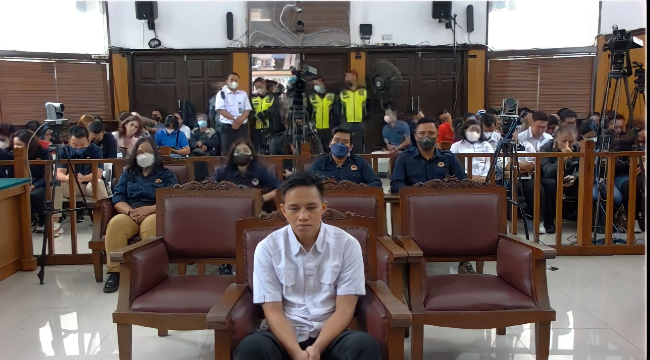 Sidang vonis Bharada Richard Eliezer di Pengadilan Negeri Jakarta Selatan pada Rabu (15/2/2023) [tangkapan layar kanal YouTube PN Jakarta Selatan)