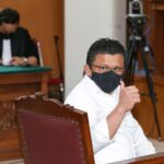 Terdakwa kasus dugaan pembunuhan berencana terhadap Nofriansyah Yosua Hutabarat atau Brigadir J, Ferdy Sambo menjalani sidang putusan di Pengadilan Negeri Jakarta Selatan, Senin (13/2/2023). [KOMPAS.com/KRISTIANTO PURNOMO]