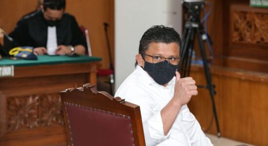 Terdakwa kasus dugaan pembunuhan berencana terhadap Nofriansyah Yosua Hutabarat atau Brigadir J, Ferdy Sambo menjalani sidang putusan di Pengadilan Negeri Jakarta Selatan, Senin (13/2/2023). [KOMPAS.com/KRISTIANTO PURNOMO]