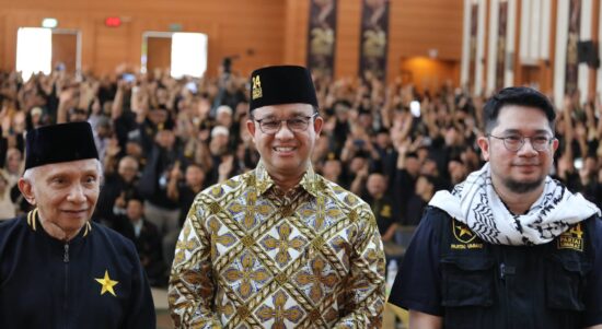 Anies Baswedan dan Amin Rais saat Rakernas Partai Ummat Asrama Haji, Jakarta, pada Rabu (15/02/2023).
