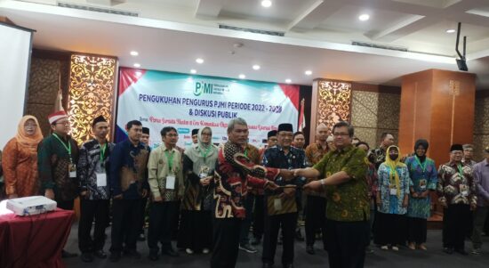 Pengukuhan pengurus PJMI 2022-2025 di Hotel Balairung Jakarta, Jumat (17/2/2023) [foto: istimewa]