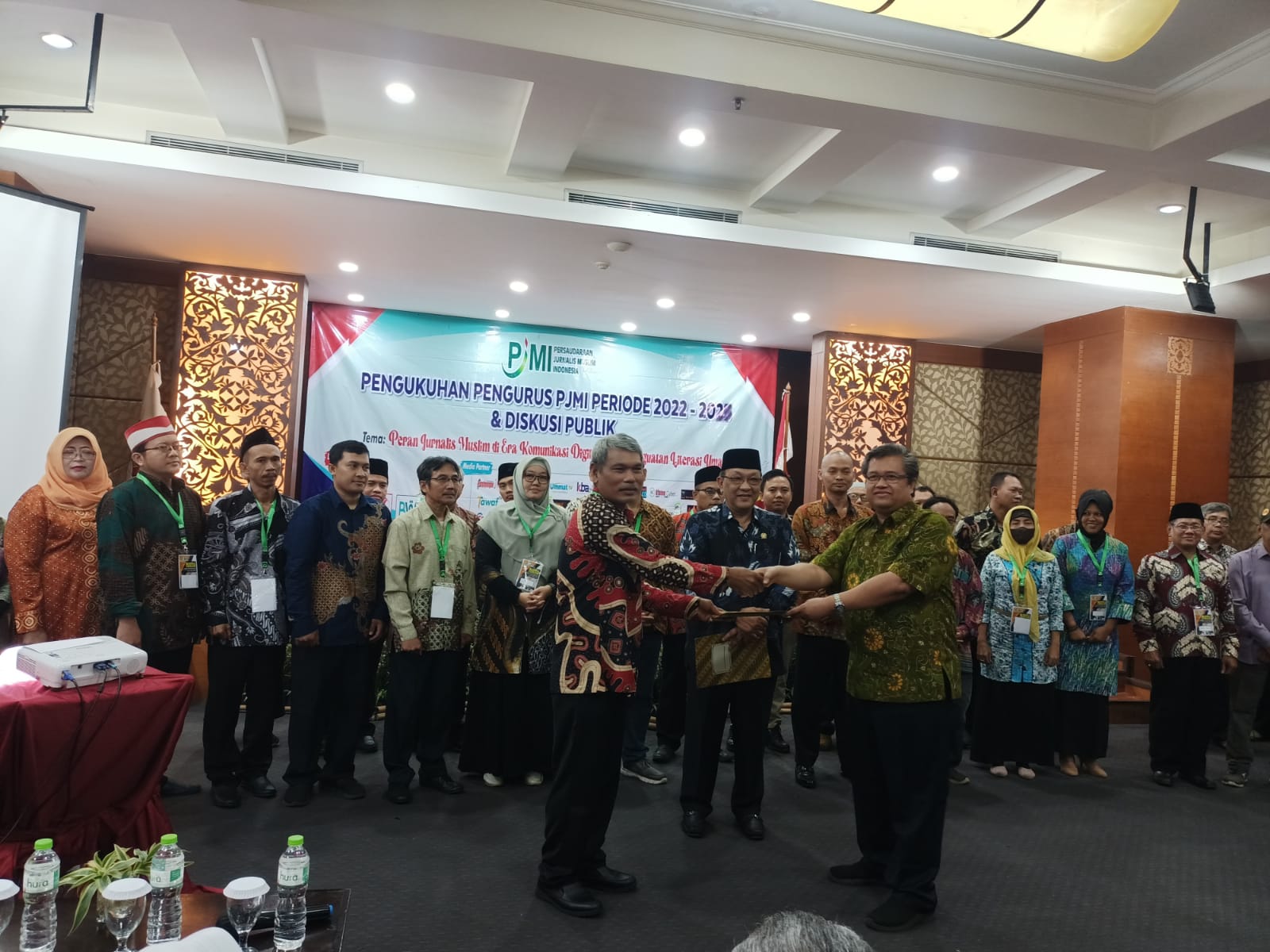 Pengukuhan pengurus PJMI 2022-2025 di Hotel Balairung Jakarta, Jumat (17/2/2023) [foto: istimewa]