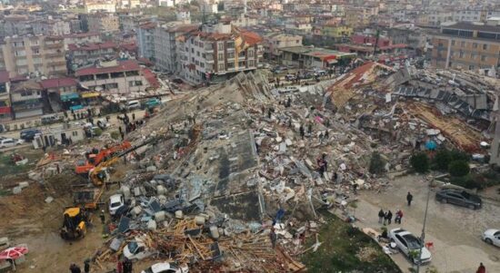 Foto: Efek gempa Turki [Reuters/Umit Bektas]