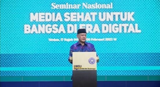 Ketua PP Muhammadiyah Bidang Pustaka, Informasi dan Digitalisasi Dadang Kahmad saat menjadi pembicara dalam acara Seminar Nasional Media Sehat untuk Bangsa di Era Digital di Medan, Sumatera Utara pada Rabu (8/2/2023) (foto: Tajdid.id)