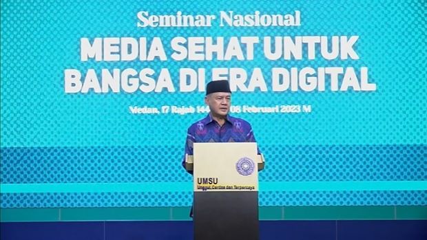 Ketua PP Muhammadiyah Bidang Pustaka, Informasi dan Digitalisasi Dadang Kahmad saat menjadi pembicara dalam acara Seminar Nasional Media Sehat untuk Bangsa di Era Digital di Medan, Sumatera Utara pada Rabu (8/2/2023) (foto: Tajdid.id)