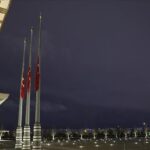 Bendera Turkiye dikibarkan setengah tiang di Kompleks Kepresidenan Turkiye. (Foto file - Anadolu Agency)
