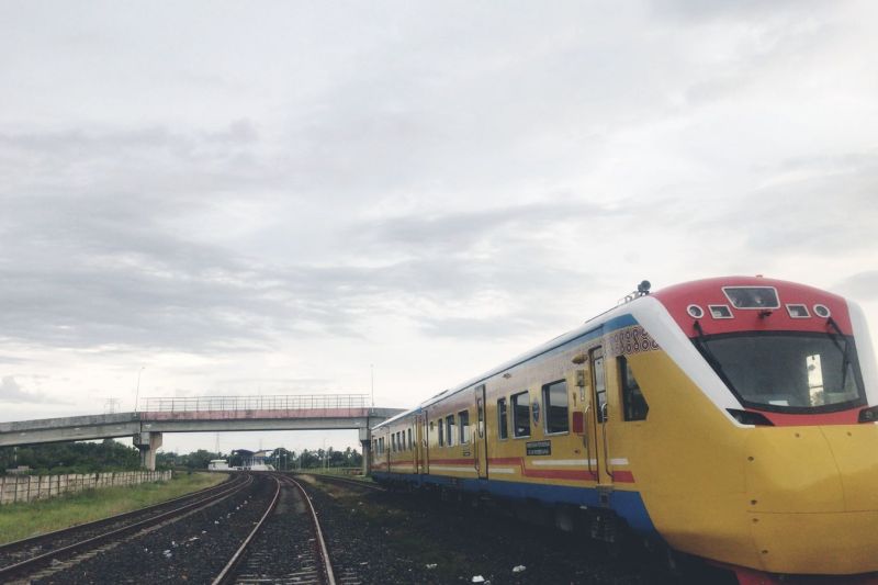 Kereta api trans Sulawesi (ANTARA)