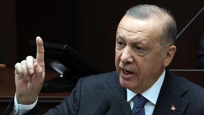 Berulah Lagi! Majalah Charlie Hebdo Rilis Katikatur Erdogan Tanpa Busana dan Tersetrum