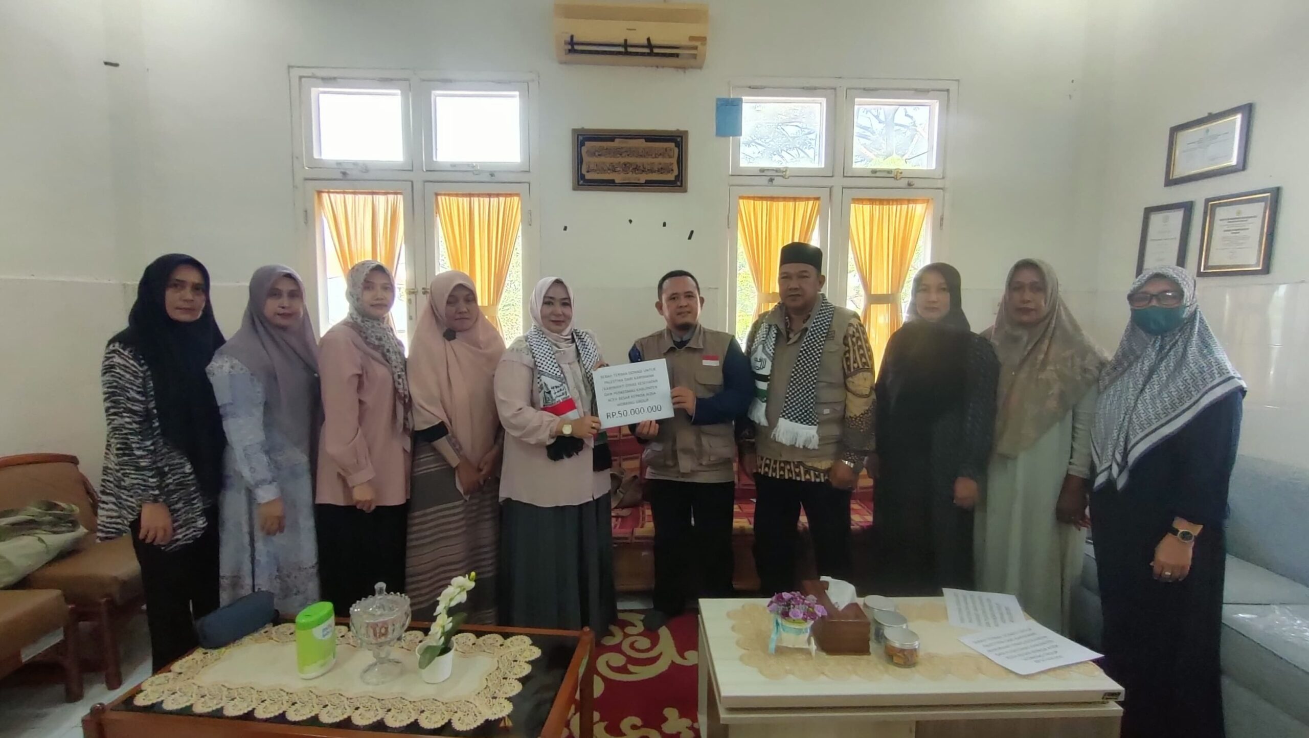 Pegawai Dinkes Aceh Besar Salurkan Rp 50 Juta untuk Gaza Lewat AWG